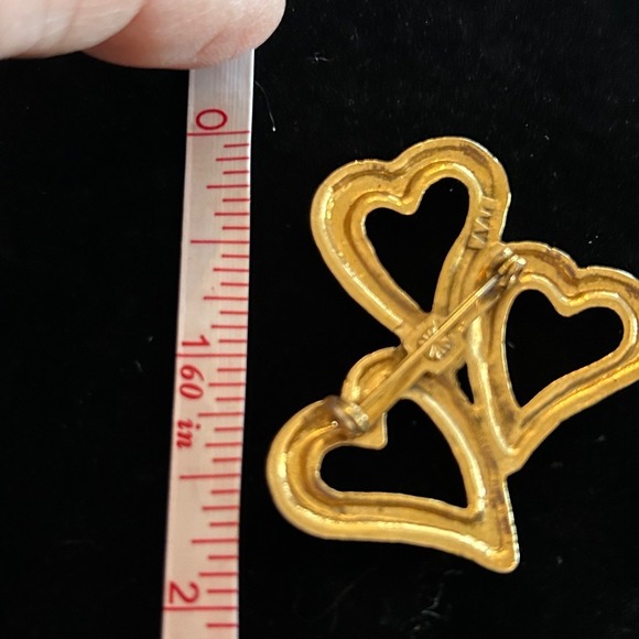 Vintage AAI Triple Open Heart Brooch Gold Tone Signed Accessories Arts Inc 1980s - Picture 3 of 4